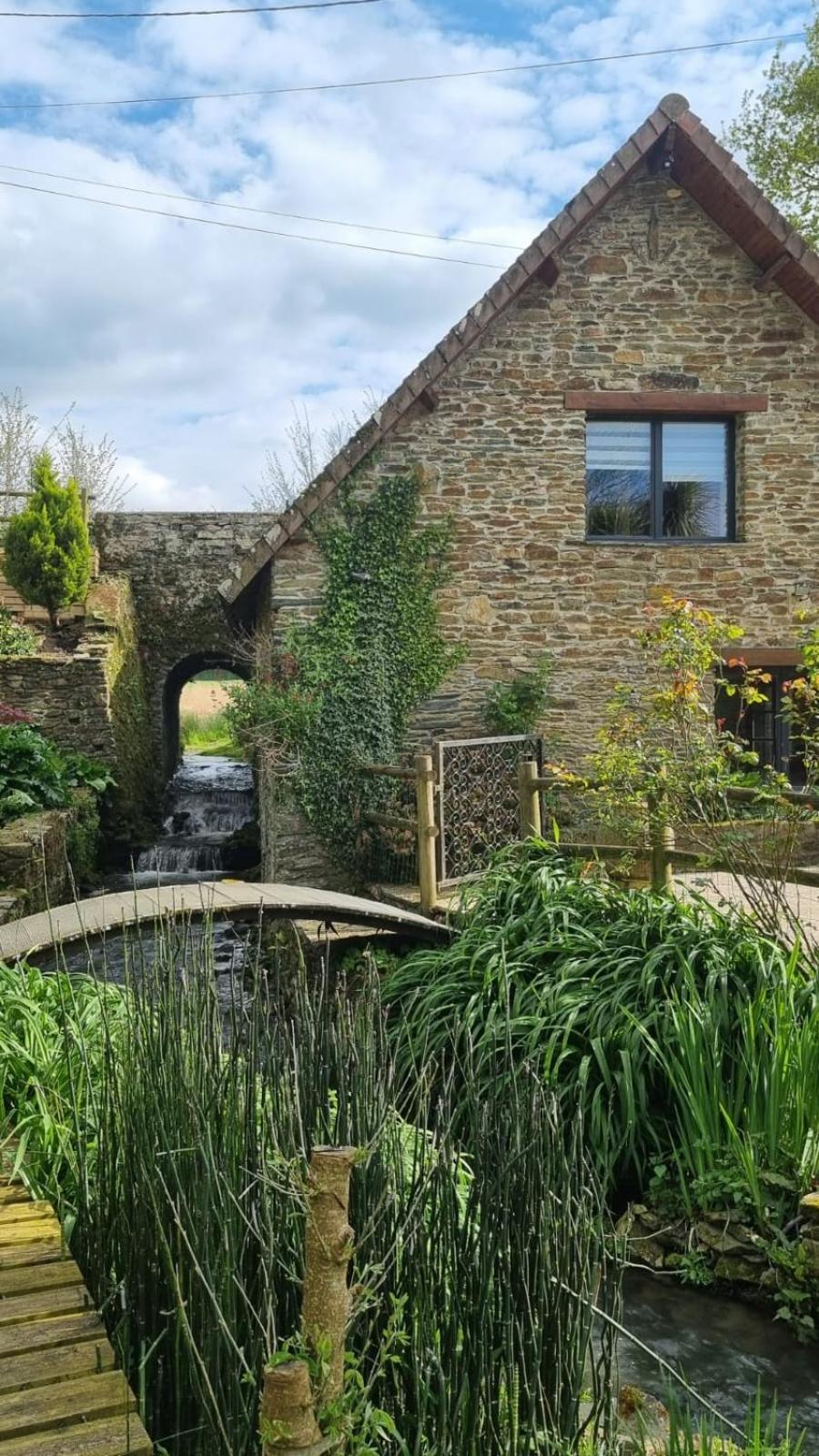 Ancien Moulin Pres D'Un Ruisseau Villa Sallen Eksteriør bilde