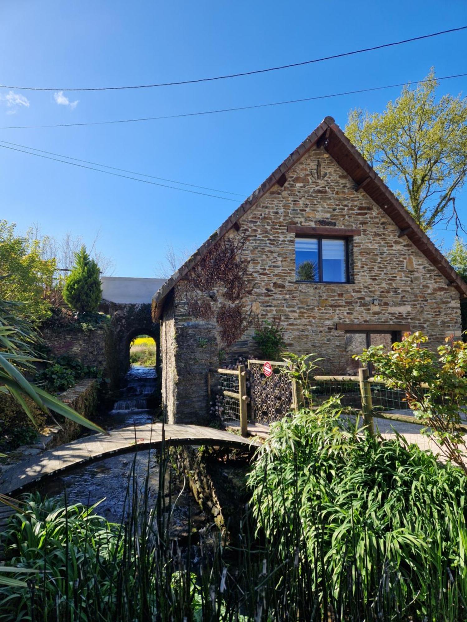 Ancien Moulin Pres D'Un Ruisseau Villa Sallen Eksteriør bilde